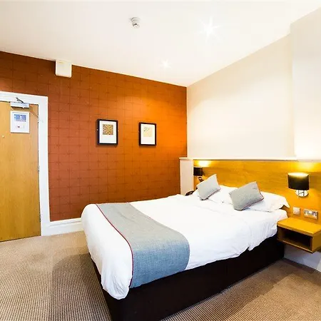 Hotel Oyo Imperial 3*