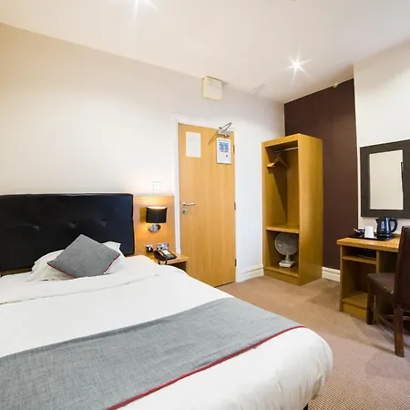 Oyo Imperial Hotel 3*