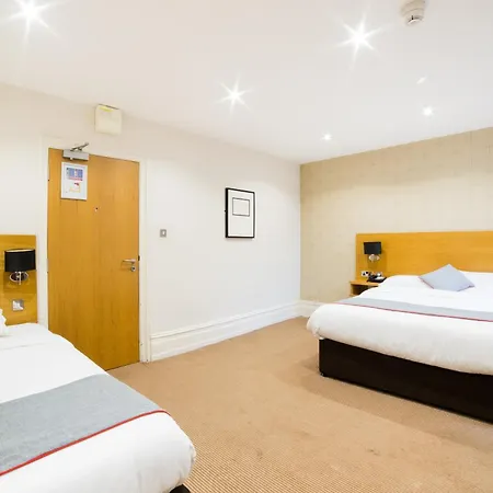 Oyo Imperial Hotel 3*