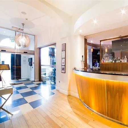 Hotel Oyo Imperial 3*